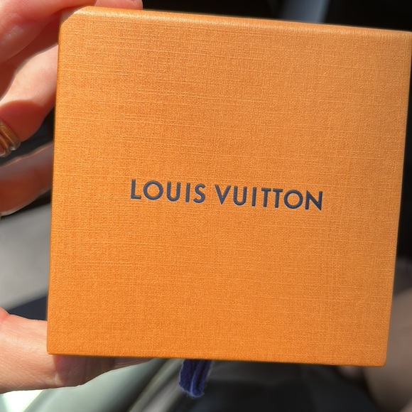 Louis Vuitton red bracket comes with box preloved great condition - Picture 2 of 5